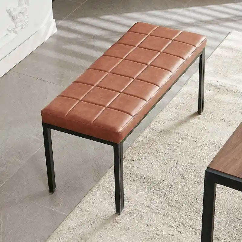 Banco tapizado de piel sintética marrón con patas de metal negras, 1-2 personas