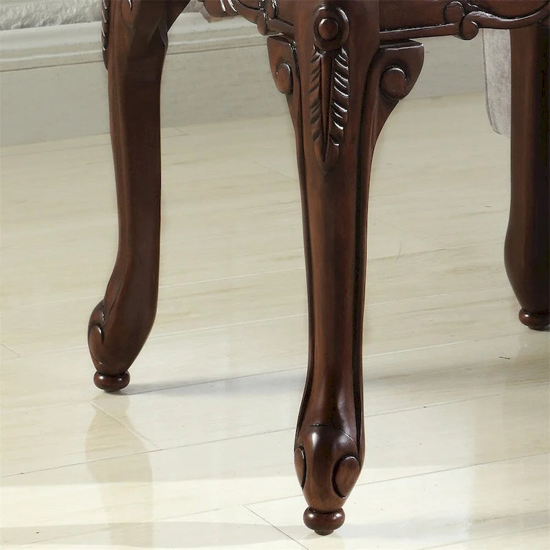 Mesa auxiliar de madera tradicional marrón con patas en forma de garra