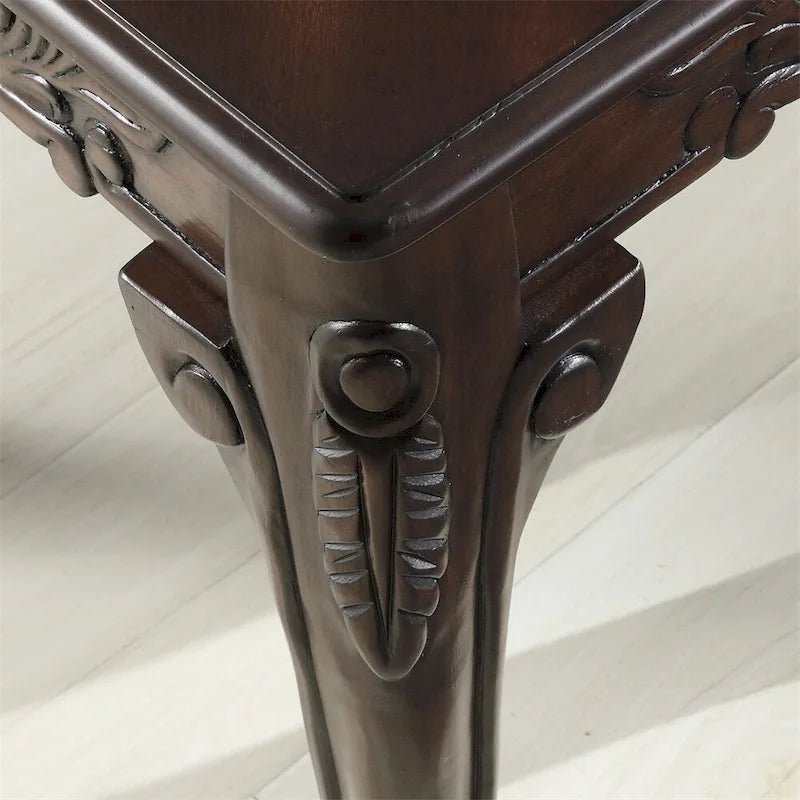 Mesa auxiliar de madera tradicional marrón con patas en forma de garra